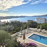 Sealuxe With Heated Pool And Sea View Apartament *