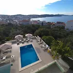 Sealuxe With Heated Pool And Sea View