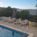 Sealuxe With Heated Pool And Sea View Apartament *