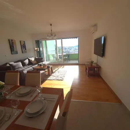 아파트 Sealuxe With Heated Pool And Sea View