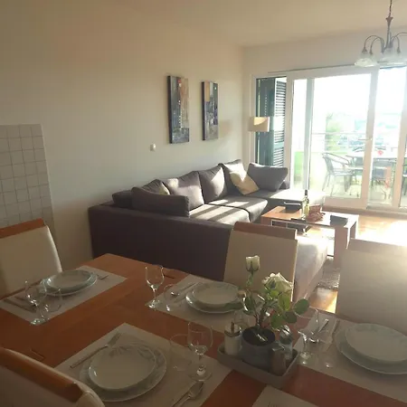 Sealuxe With Heated Pool And Sea View 트로기르
