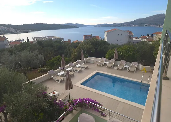 Sealuxe With Heated Pool And Sea View Apartman Trogir
