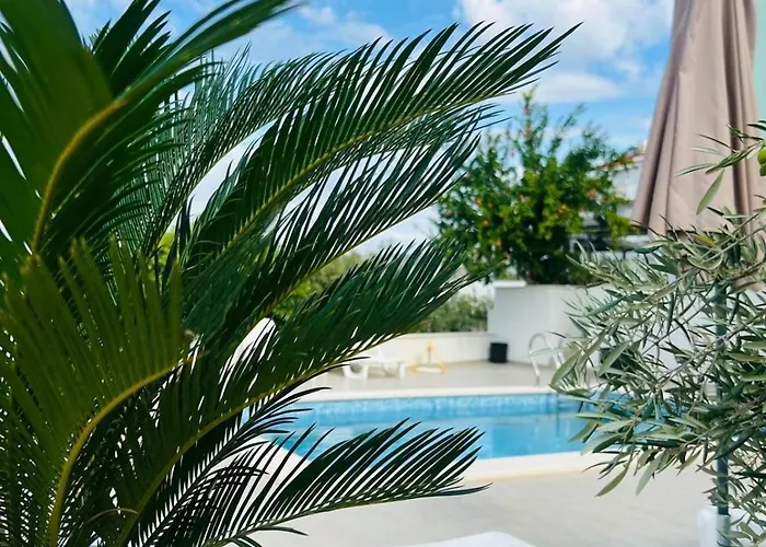 Sealuxe With Heated Pool And Sea View Apartman