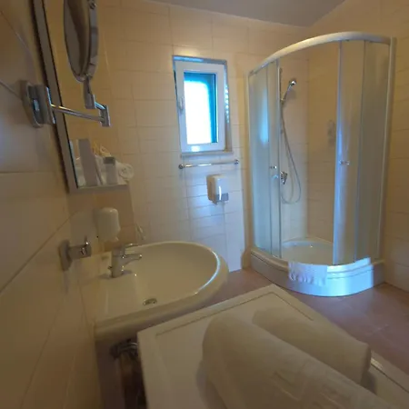 Apartment Sealuxe With Heated Pool And Sea View Trogir