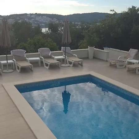 Apartment Sealuxe With Heated Pool And Sea View
