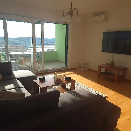 Apartment Sealuxe With Heated Pool And Sea View