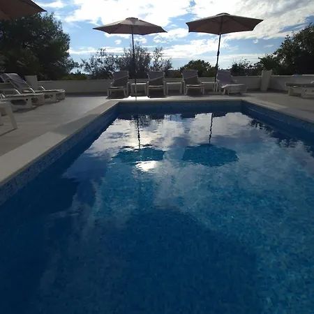 Apartment Sealuxe With Heated Pool And Sea View