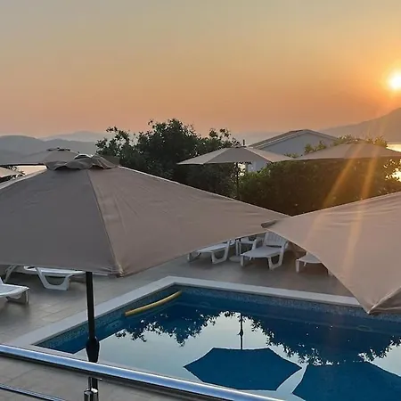 Sealuxe With Heated Pool And Sea View Trogir