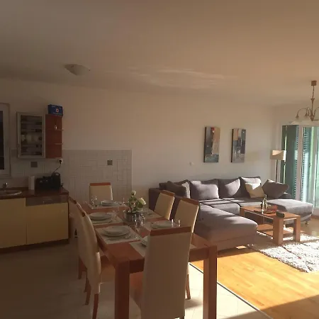 Sealuxe With Heated Pool And Sea View Apartment