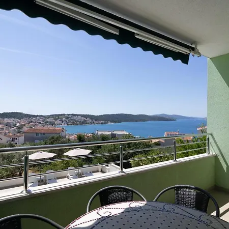 Sealuxe With Heated Pool And Sea View Apartamento Trogir