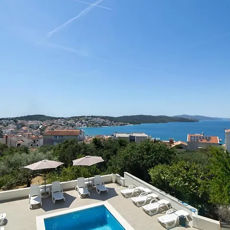 Apartamento Sealuxe With Heated Pool And Sea View Trogir