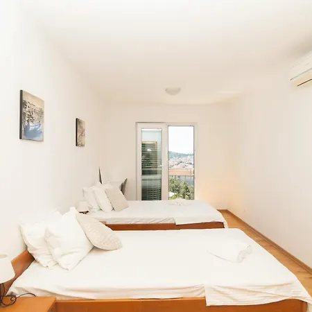 Appartement Sealuxe With Heated Pool And Sea View