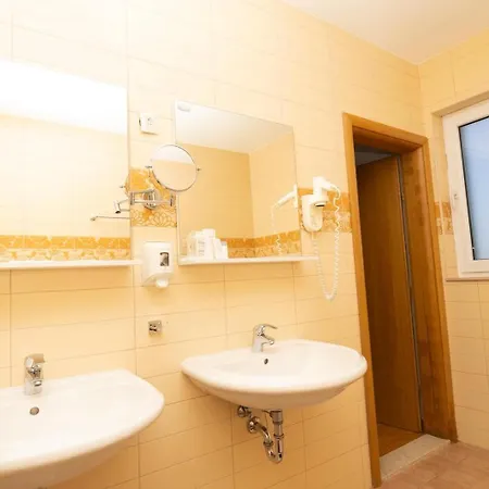 Lejlighed Sealuxe With Heated Pool And Sea View