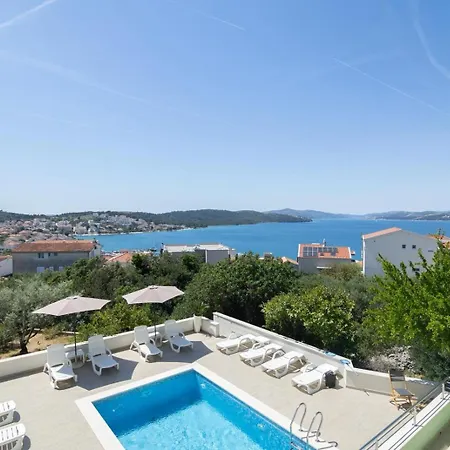 Sealuxe With Heated Pool And Sea View Appartement Trogir