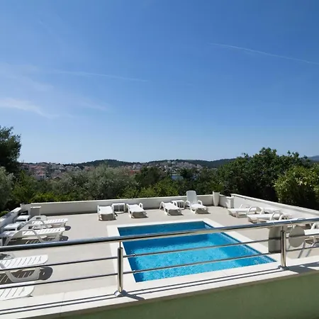 Appartement Sealuxe With Heated Pool And Sea View Trogir