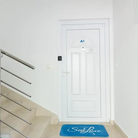 Sealuxe With Heated Pool And Sea View Appartement *