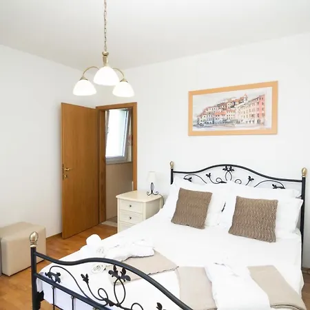 Appartement Sealuxe With Heated Pool And Sea View