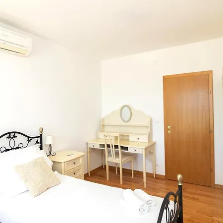 Sealuxe With Heated Pool And Sea View Trogir