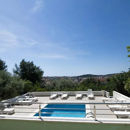 Appartement Sealuxe With Heated Pool And Sea View