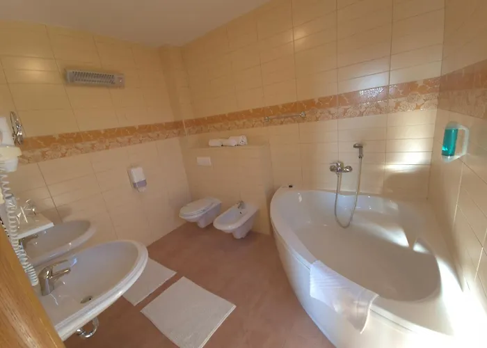 Sealuxe With Heated Pool And Sea View 公寓 特罗吉尔