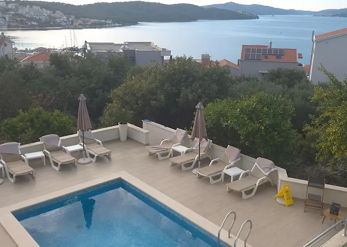 Sealuxe With Heated Pool And Sea View Trogir