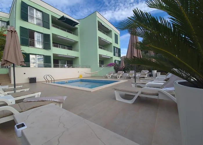 Sealuxe With Heated Pool And Sea View