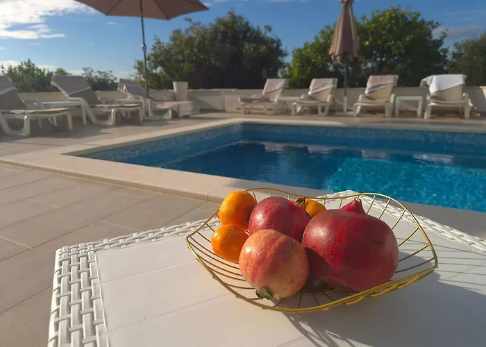 Apartment Sealuxe With Heated Pool And Sea View Trogir