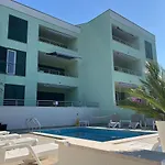Sealuxe With Heated Pool And Sea View Daire Trogir