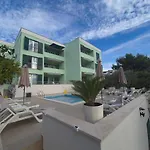 Daire Sealuxe With Heated Pool And Sea View Trogir